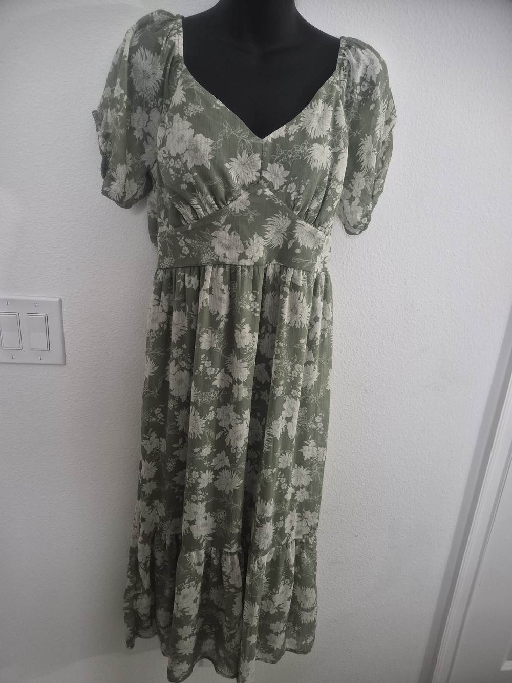 women floral Olive Green Midi Dress with Puff Sleeves